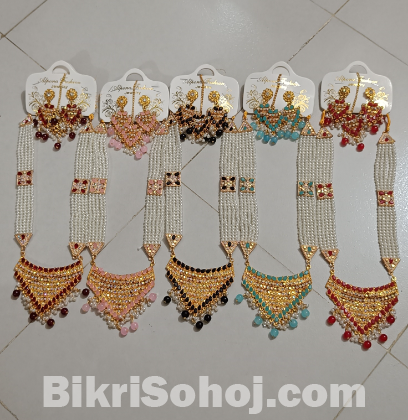 গরজিয়াস সীতা মাথার টিকলি এবং কানের দুল